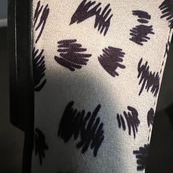 Violet & Red Vicky Mixed Martial Flat. 7.5 - Picture 3 of 5